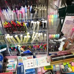 天天向上文具店（搜秀購物廣場店）——北京搜秀購物廣場內(nèi)的辦公文化用品天地